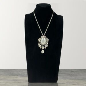 Vintage Avon White Cat’s Eye Glass Rhinestone Silver Tone Pendant Necklace
